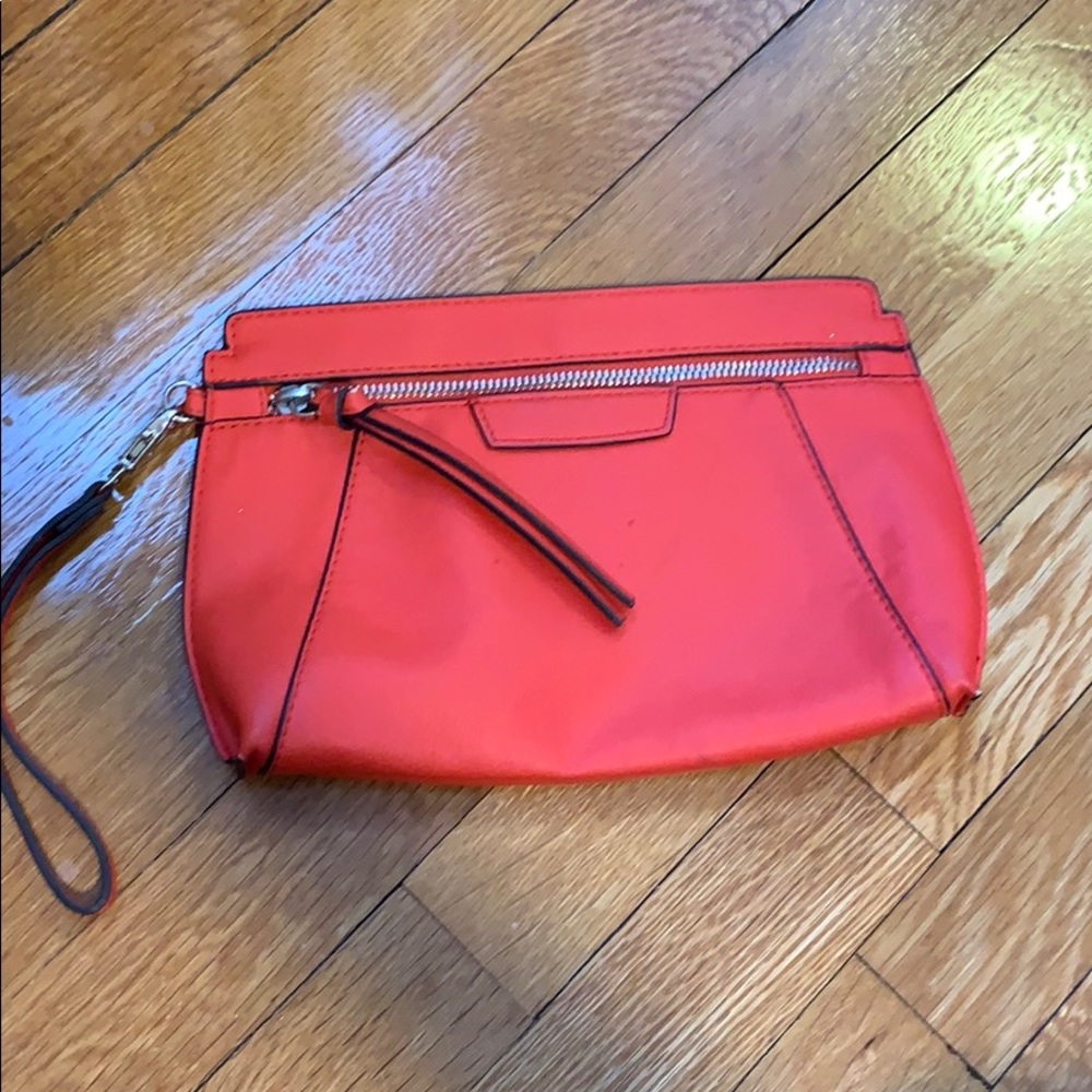 Red clutch